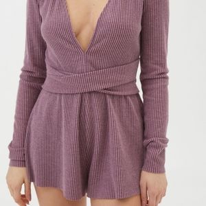 URBAN OUTFITTERS Out From Under Hanna Twist-Front